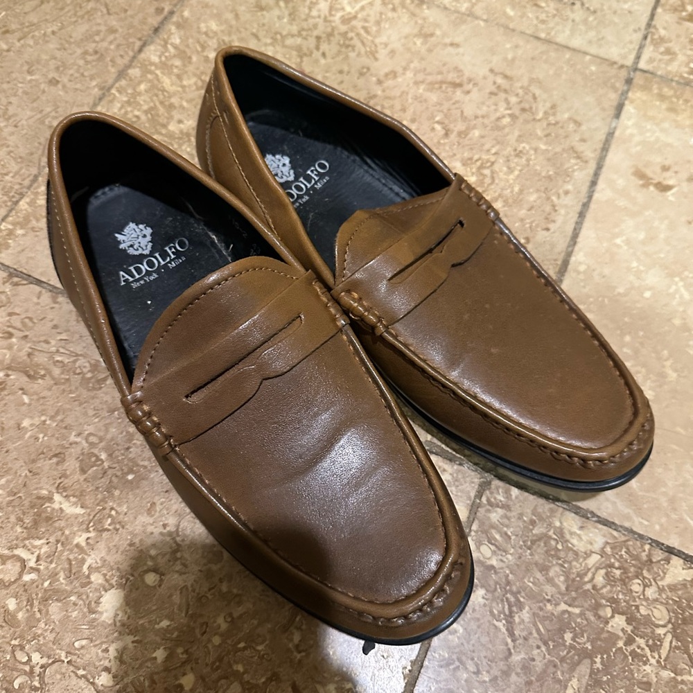 Very lightly worn Adolfo Men's Brown Faux Leather
Loafers size 10